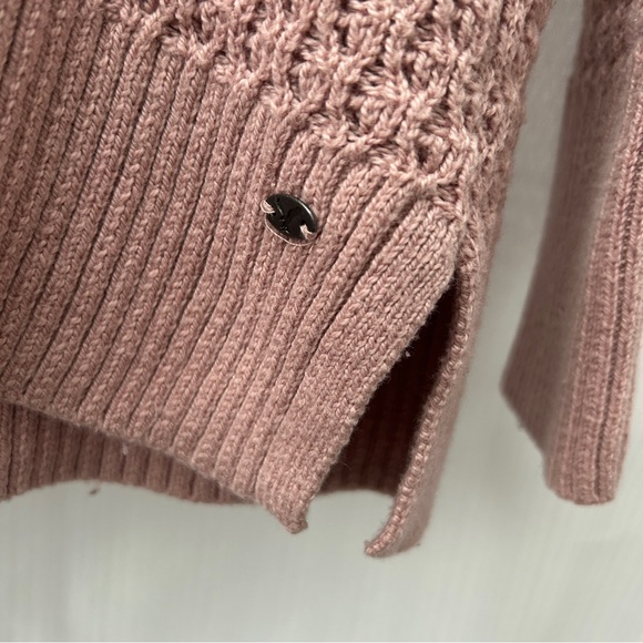 AmericanEagle V-Neck Knit Sweater - Picture 4 of 4